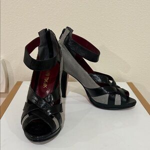 INGRID TREJOS Elegant Black and White Women's Heels 4” . Size 37